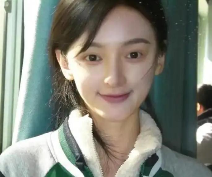 听障女生因太美被质疑 本人承认微调