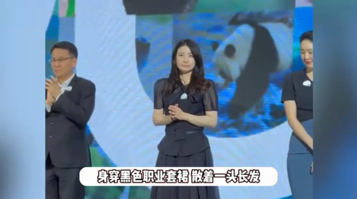 44岁郭晶晶出席活动女王气场全开