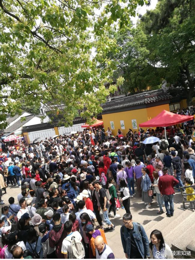 灵隐寺8.5平米小卖部年租金260万 千万级客流的商业神话