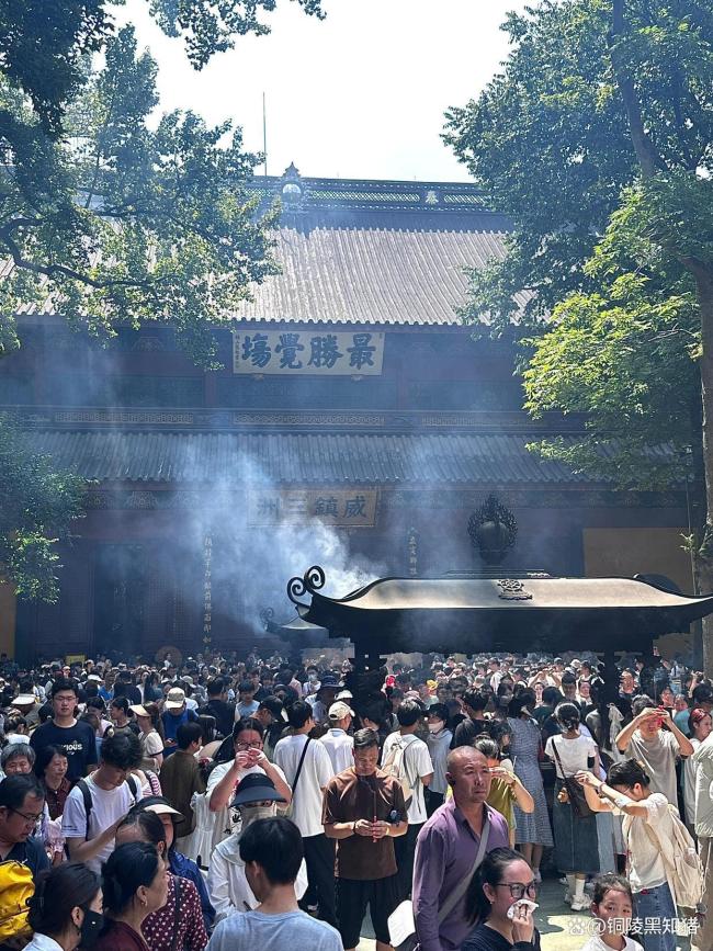 灵隐寺8.5平米小卖部年租金260万 千万级客流的商业神话