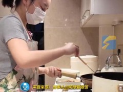 女子上门做饭每天6单月薪近2万 女子是怎么做到？