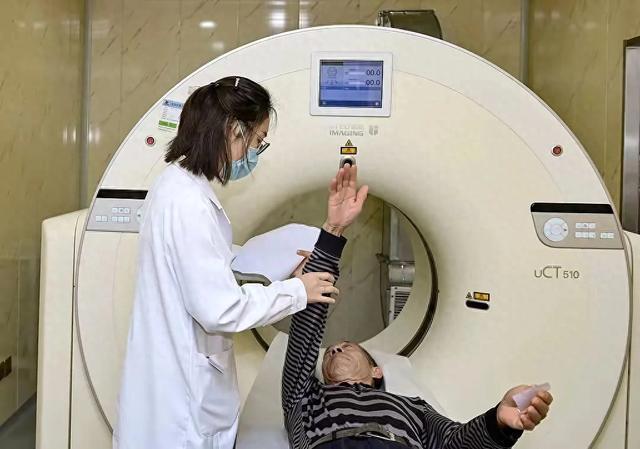 国家医保局释疑为何便宜医学检查变少 经济账背后的真相