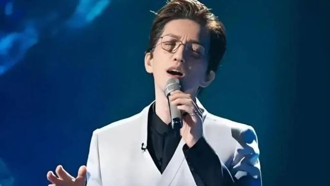 何炅说到林志炫淘汰时抽泣红了眼眶 争议与真相背后的音乐战争
