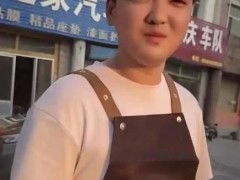 205斤小伙被大风吹倒 头部着地滚翻 网友：我200多斤，昨天刮风没敢出门！