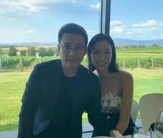 霍震霆曝儿子霍启仁已结婚