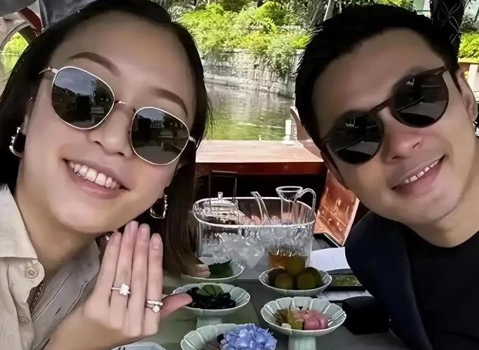 霍震霆曝儿子霍启仁已结婚