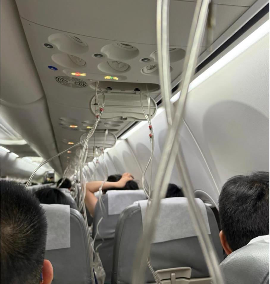 上海飞东京航班故障 高空速降7000米