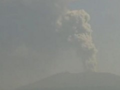 日本一火山喷发 火山灰柱高达5000米 地震活动频繁区域！（图）
