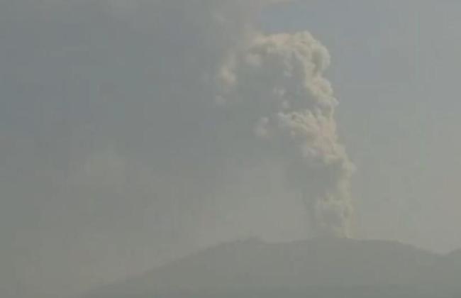 日本一火山喷发 火山灰柱高达5000米