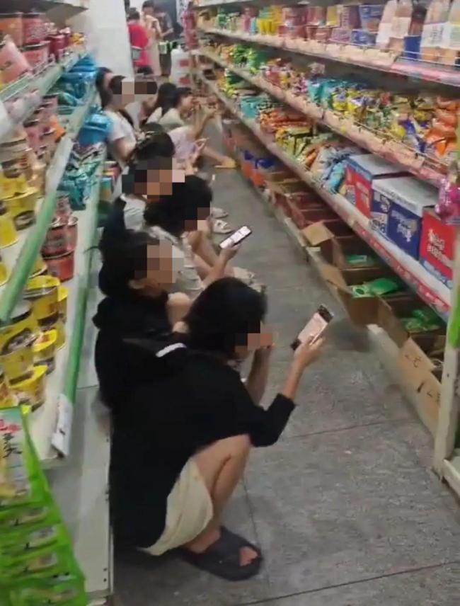 高校宿舍无空调学生称只能硬熬