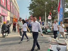 刘强东现身宿迁 或携章泽天看苏超 未受淘宝在外卖领域的竞争影响！