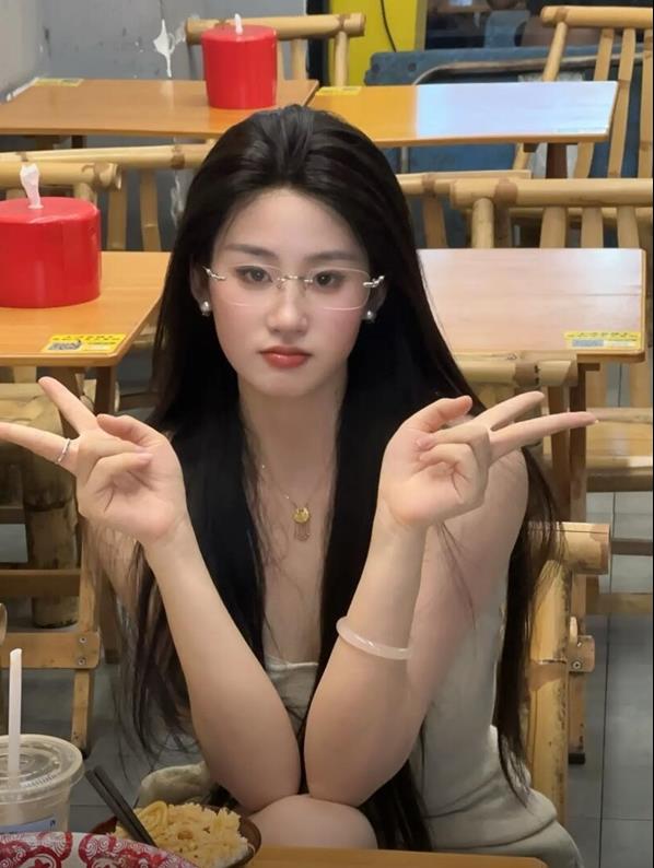 刘一菲承认蹭刘亦菲流量 