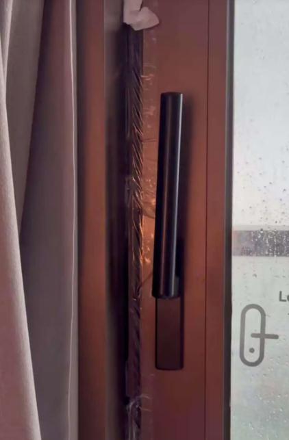 女生住60层以上遇台风 半夜被晃醒