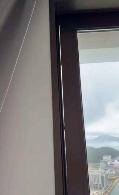 女生住60层以上遇台风 半夜被晃醒