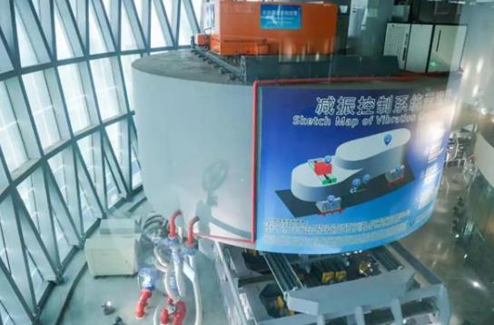 广州塔“定塔神器”出现明显摆动