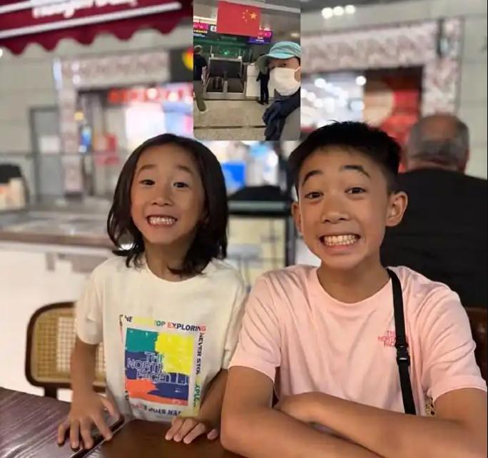 陈小春国庆晒俩儿子近照