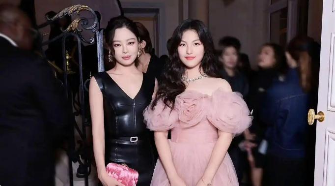 王诗龄辛芷蕾巴黎同框刷屏