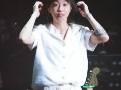 窦靖童香港演唱会陈奕迅全家捧场，陪庆女鹅生日全程跟唱！（图）