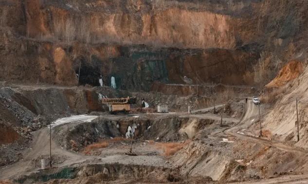 美国内政部长:中国遏制稀土命脉