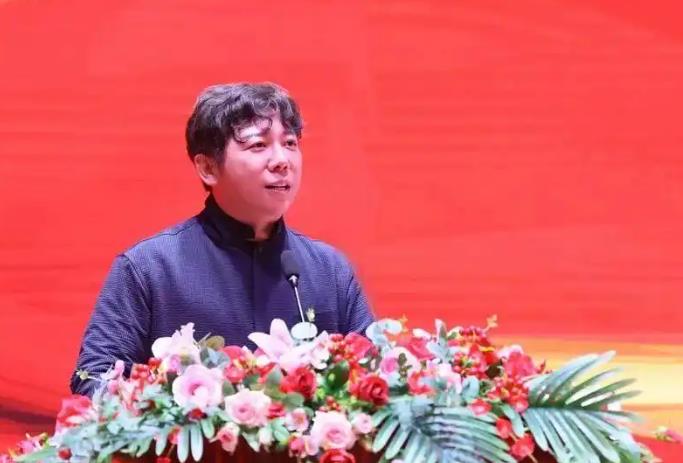 歌手胡海泉加入中国作家协会