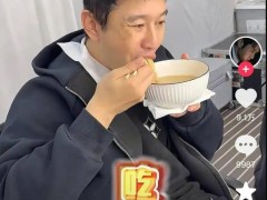 黄晓明晒增肥过程 腹肌变大肚腩  这是我人生中最快乐的时光！