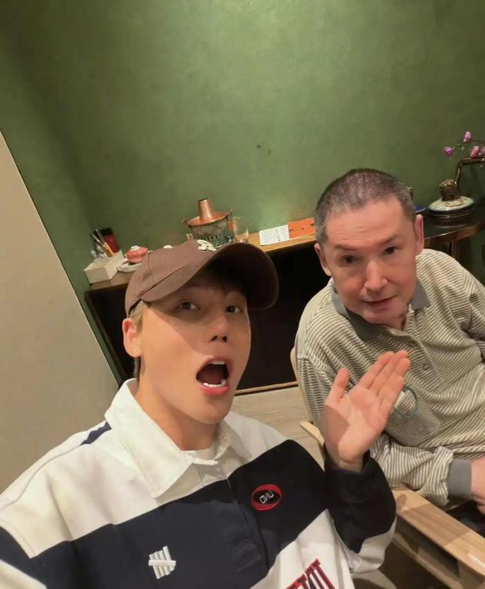 郭碧婷带老爸同刘维聚餐 