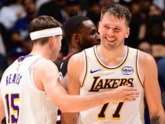 东契奇里夫斯将双双缺席对阵开拓者 因伤缺阵