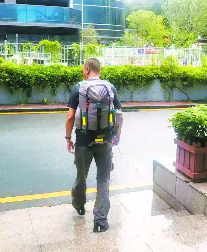 53岁男子50天徒步1500公里回家