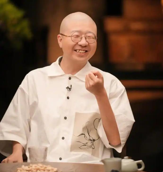 李诞称徐志胜家沙发不敢坐&ldquo;太埋汰&rdquo;