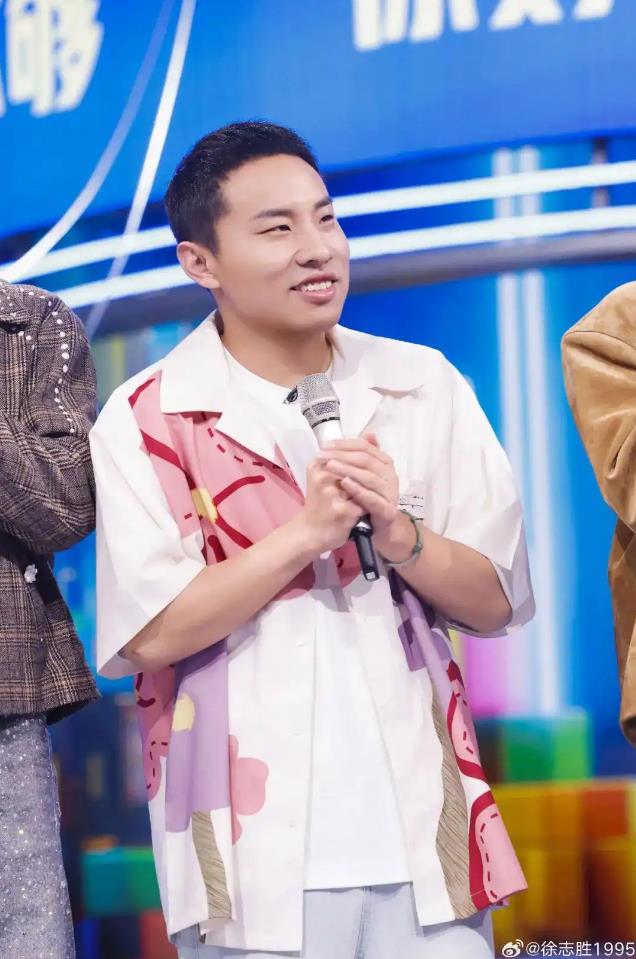 李诞称徐志胜家沙发不敢坐&ldquo;太埋汰&rdquo;