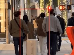 林俊杰与女友同框照疑曝光 两人穿情侣装被偶遇！