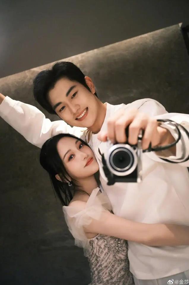 金莎答应男友求婚 两人相差17岁