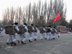 边防官兵零下20度野外拉练 锤炼严寒作战能力