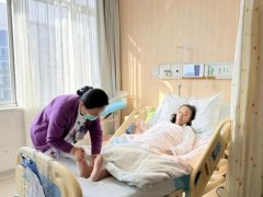 59岁女子回应生子 圆梦再为人母