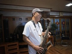 大叔跳江救的女娃今年考上北大了 16年守望结出硕果
